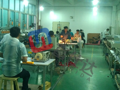 手持式自動(dòng)鎖螺絲機(jī)生產(chǎn)車(chē)間